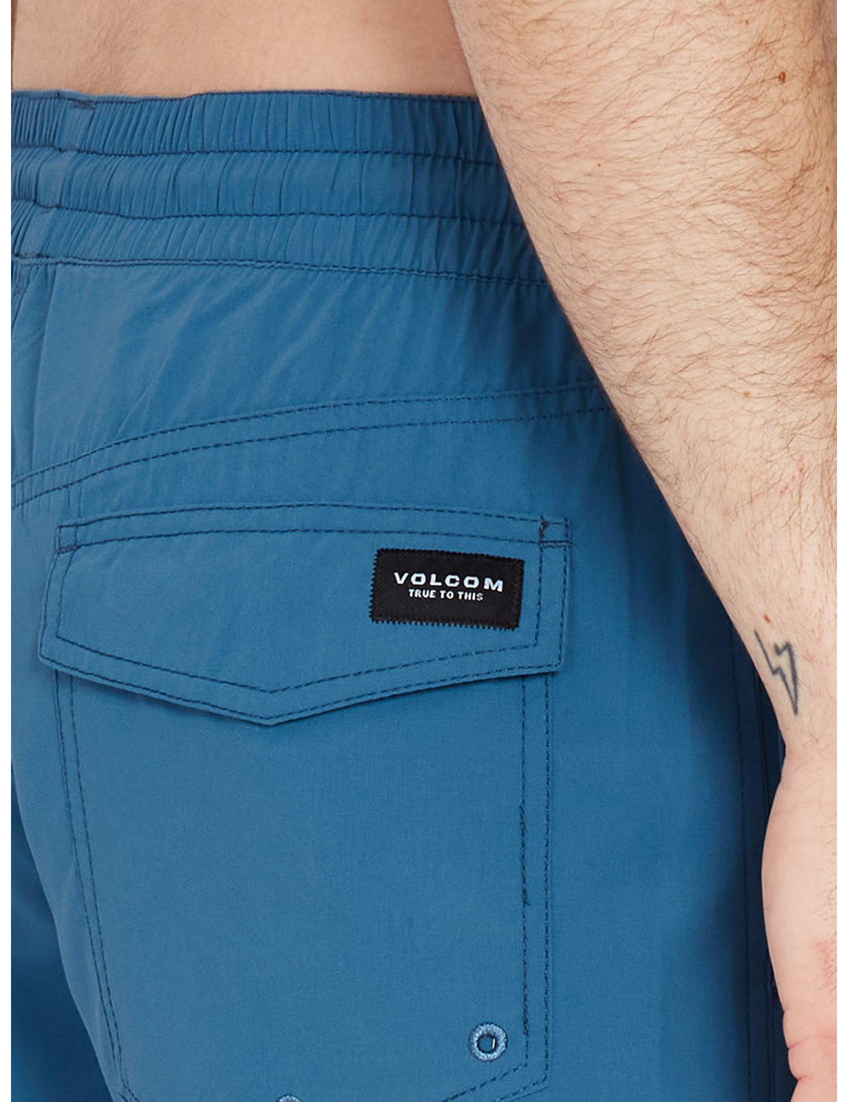 Volcom – Lido Solid Trunk 16 – Elastische Boardshorts in gealtertem Indigo