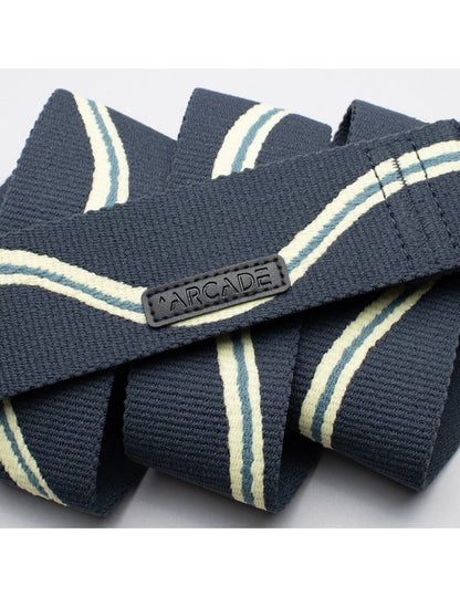 Ceinture en toile Arcade Wave en bleu marine/brillant