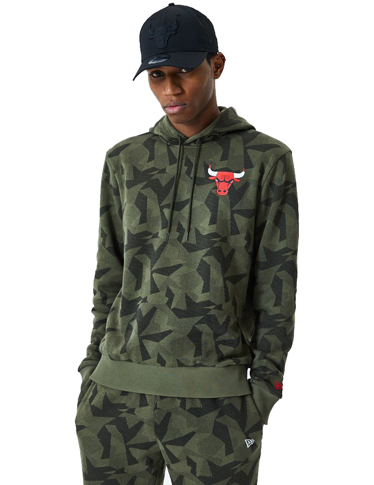 New Era Chicago Bulls NBA Geometric Camo Pullover Hoody in New Olive